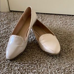 Cream color flat shoes